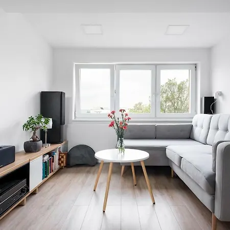 Cosy Yellow Pillow Apartment *