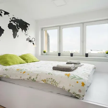 Cosy Yellow Pillow Apartment *